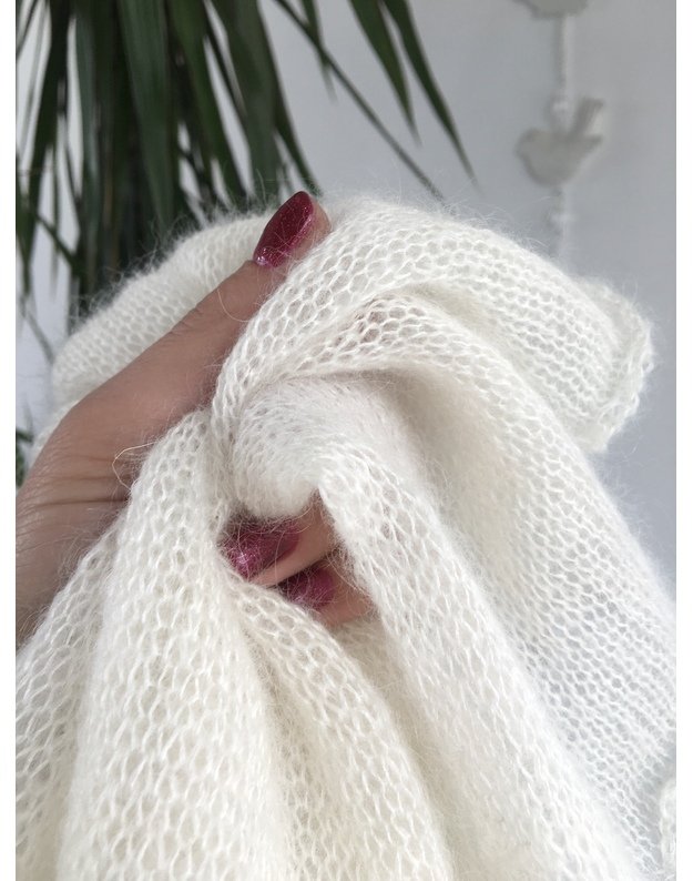 Megzta skraistė SIlk mohair pieno baltumo